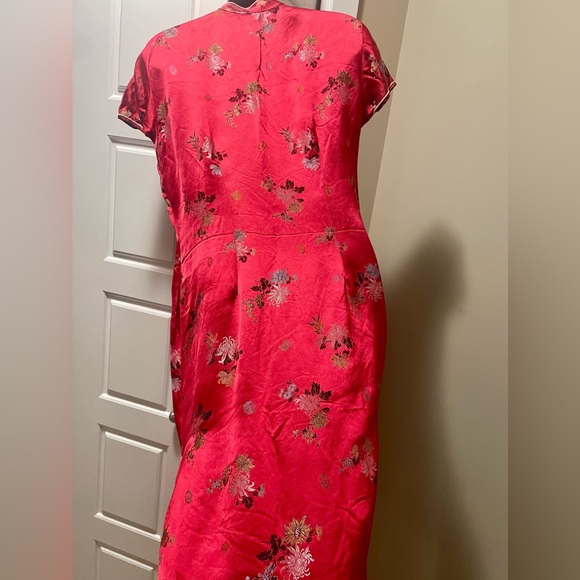 Silky Asian dress - Picture 3 of 8